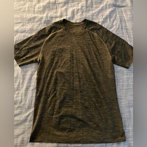 Lululemon men’s vented athletic shirt
